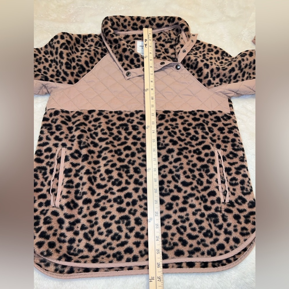 Women’s Abercrombie & Fitch Cheetah Print Sherpa - Picture 5 of 6